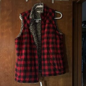 Buffalo plaid  red/black reversible Sherpa vest gray inside NWT